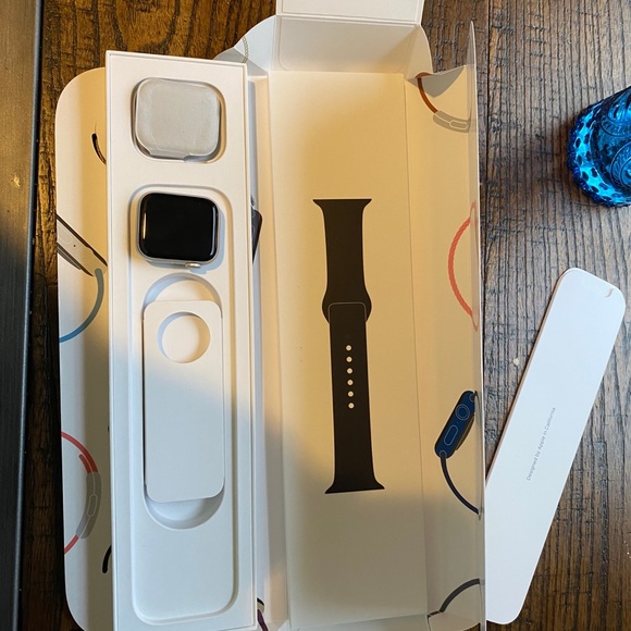 ⌚️ APPLE WATCH - Picture 3 of 3